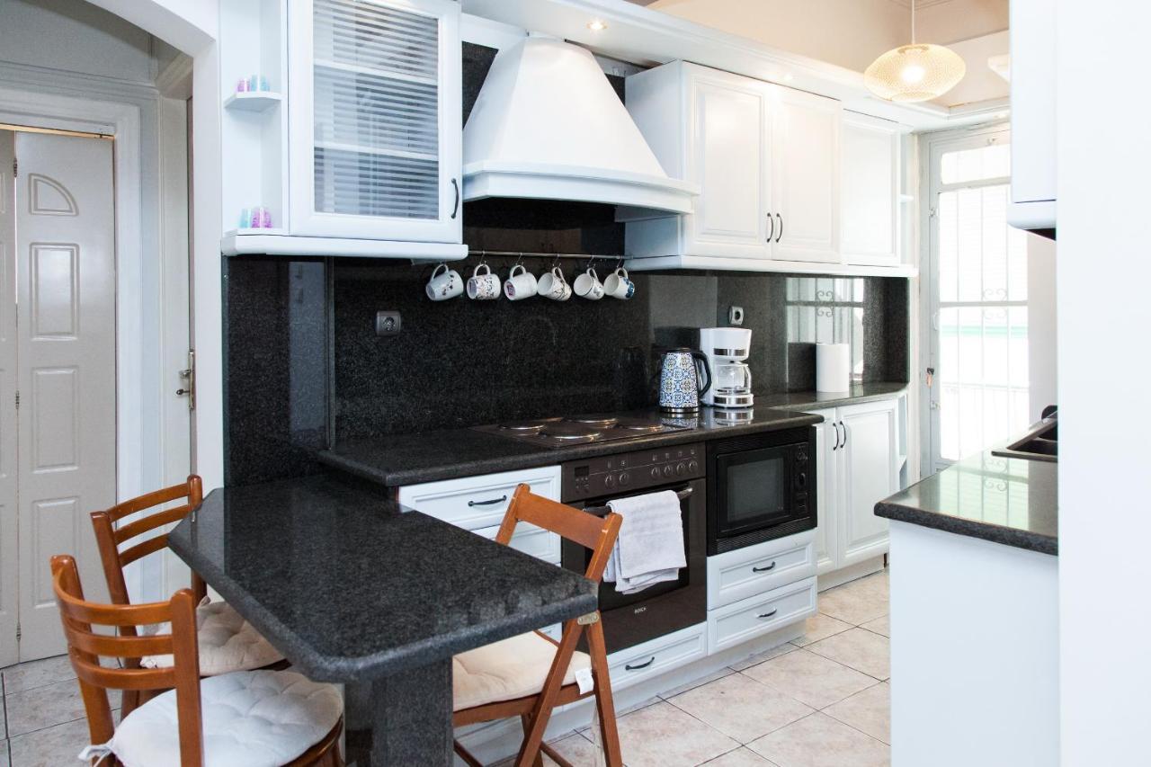 Brand New, Cheerful Apartment In Central Афины Экстерьер фото
