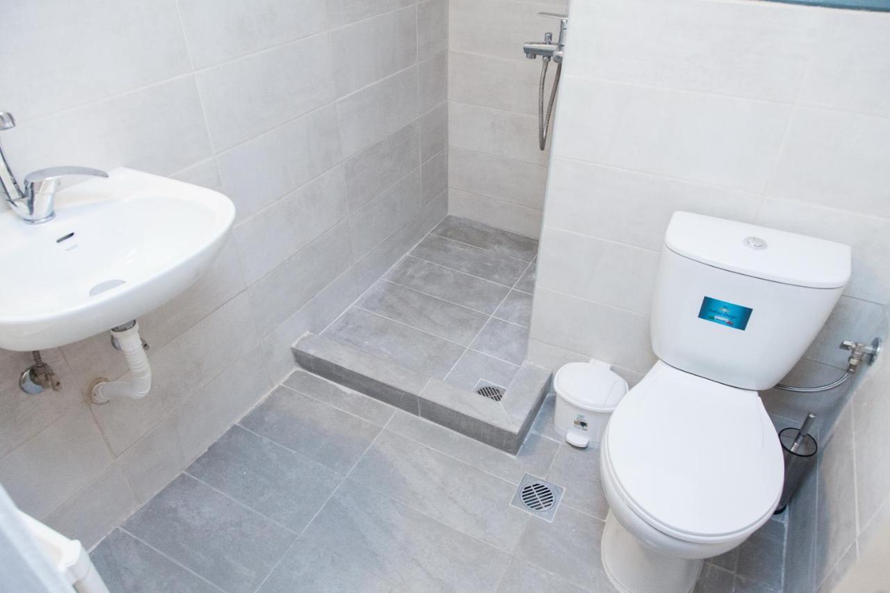 Brand New, Cheerful Apartment In Central Афины Экстерьер фото
